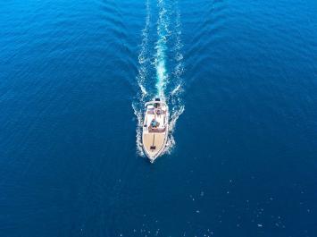 Yachtcharter Bluline 23 sundeck 1cab outer