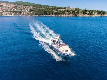 Yachtcharter Bluline 23 sundeck 1cab exterior