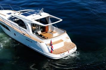 Yachtcharter Marex 375 2cab back
