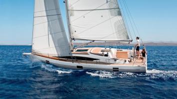 Yachtcharter Azuree 41 3cab top