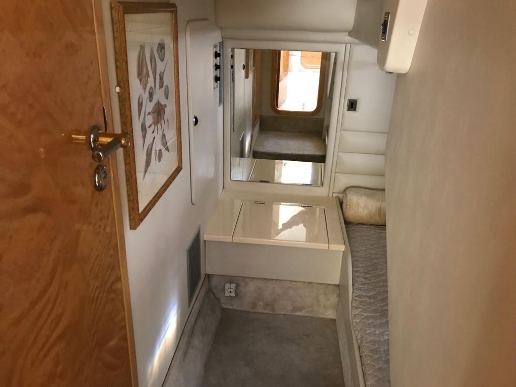 Yachtcharter Mustique 42 2cab interior