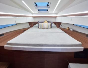 Yachtcharter NC 33 2cab cabin