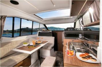 Yachtcharter NC 33 2cab salon