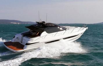 Yachtcharter focus power 44 hard top 2cab top