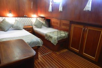 Yachtcharter Smyrna 4cab bed