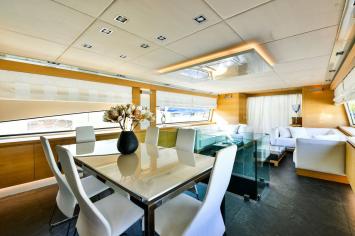 Yachtcharter Amer 92 4cab salon