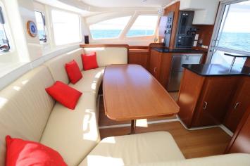 Yachtcharter Leopard 39 pc 4cab salon