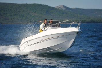 Yachtcharter Bluline 19 open front