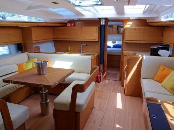 Yachtcharter Dufour 520 GL 3cab salon