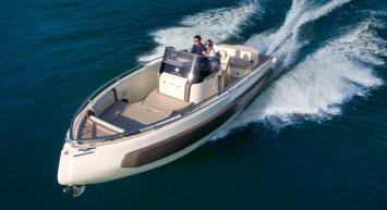 Yachtcharter Invictus 280 TT 1cab top