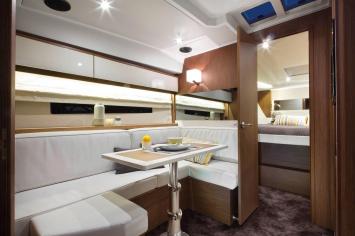 Yachtcharter Leader 40 3cab salon