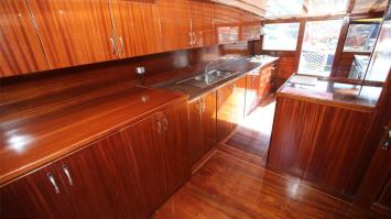 Yachtcharter semersioglu pantry