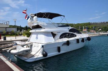 Yachtcharter Astonda 43 GLX FLY 2cab top