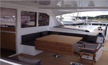 Yachtcharter Nautitech 482 5cab exterior