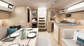 Yachtcharter 0ceanis 46.1 4cab inner