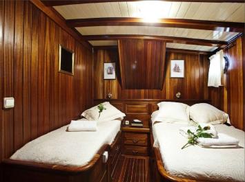 Yachtcharter Erato 7cab bed