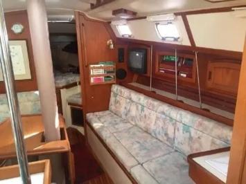 Yachtcharter Ericson 38 2cab salon