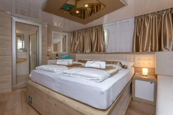 Yachtcharter Swallow 18cab cabin