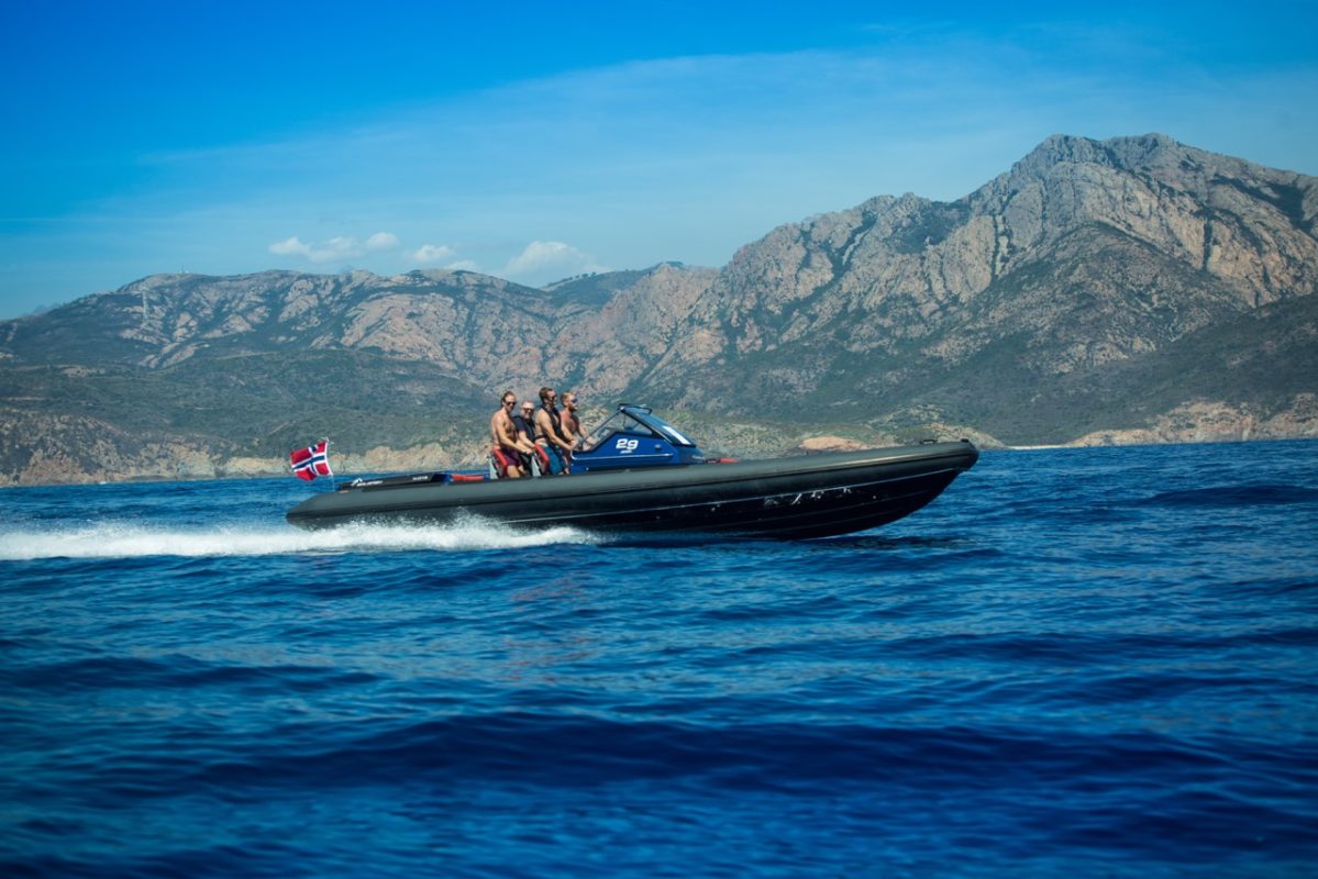 Yachtcharter Goldfish 29 side