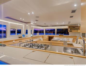 Yachtcharter lagoon 560 s2 4 cabins galley