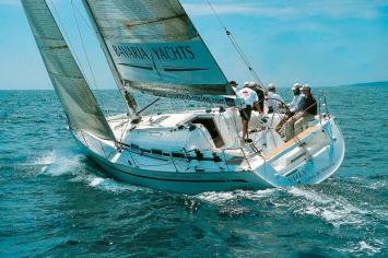 Yachtcharter Bavaria42Match