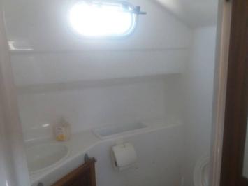 Yachtcharter Damor 800 1cab bathroom