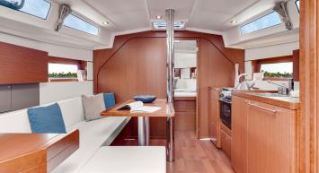 Yachtcharter _ncz264Oceanis 38 3cab salon.jpg9_oc38_fullhdformato