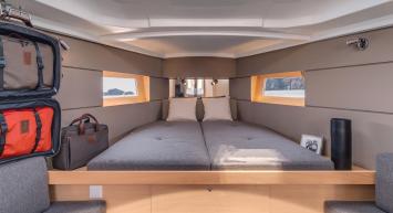 Yachtcharter Oceanis 38 3cab cabin