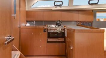 Yachtcharter Oceanis 41 3cab pantry