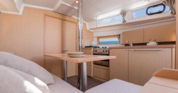 Yachtcharter Oceanis38 11