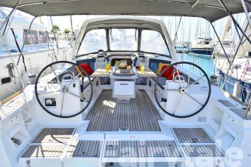 Yachtcharter Oceanis41 29