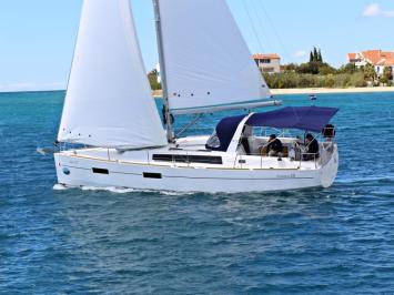 Yachtcharter Oceanis38 2