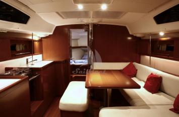 Yachtcharter Oceanis 40 3cab Saloon