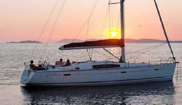 Yachtcharter Oceanis 43 3cab outer