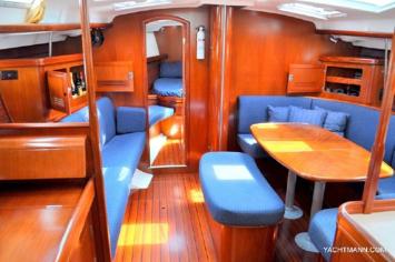 Yachtcharter Oceanis 437 4cab salon