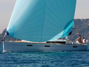 Yachtcharter Oceanis 45 4cab side