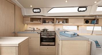 Yachtcharter Oceanis 46.1 first line 5cab pantry