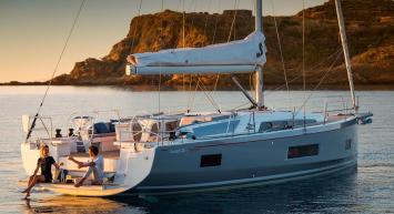 Yachtcharter Oceanis 46.1 first line 5cab top