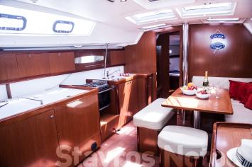 Yachtcharter Oceanis 46 4cab kitchen