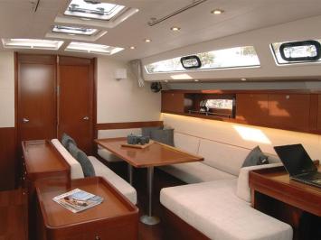 Yachtcharter Oceanis 50.5 4cab salon