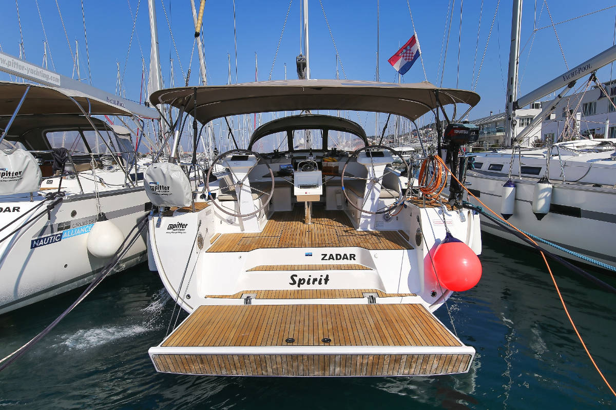 Yachtcharter Bavaria 46 4cab BACK