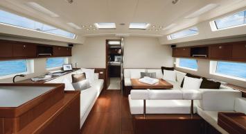 Yachtcharter Oceanis 55 5cab salon