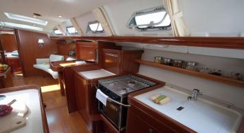 Yachtcharter oceanis clipper 523 4cab pantry