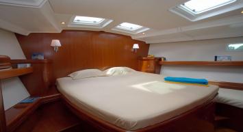 Yachtcharter oceanis clipper 523 4cab cabin