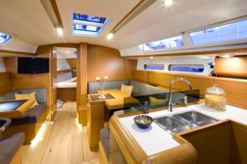 Yachtcharter Sun Odyssey 409 perfomance 3cab salon