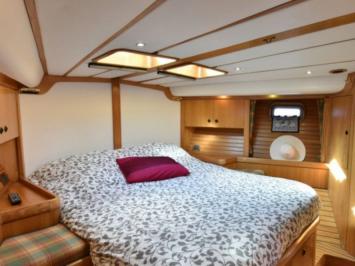 Yachtcharter Feeling 546 4cab bedroom