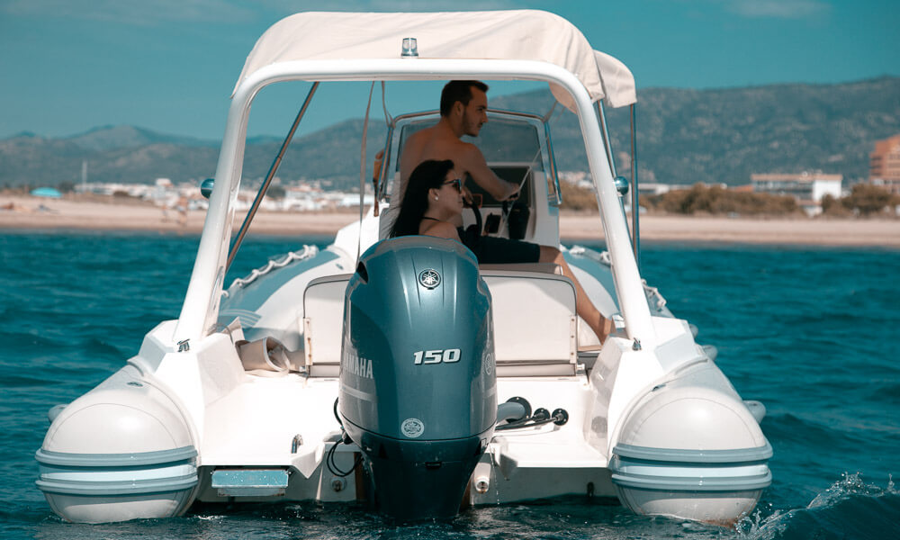 Yachtcharter Lomac 710 IN back