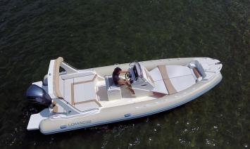 Yachtcharter lomac 850 in top