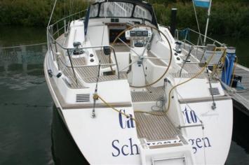 Yachtcharter Wauquiez Pilot Salon 43 3cab back