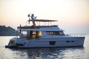 Yachtcharter Fountaine Pajot Queensland 55 4cab side